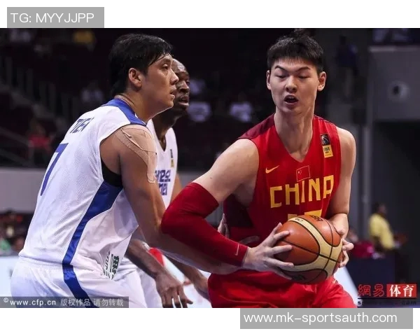姚明带领中国队在亚锦赛决赛中逆转胜利展现传奇风采