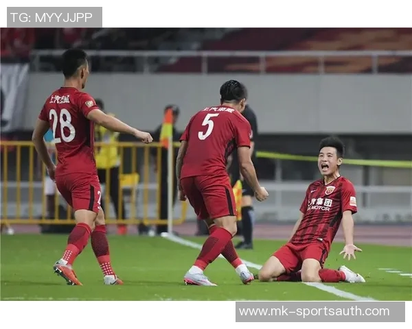 中超精彩对决利物浦轻取AC米兰3比0全场沸腾