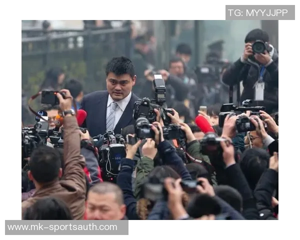 姚明面对记者追问展现风度回应引发热议与关注