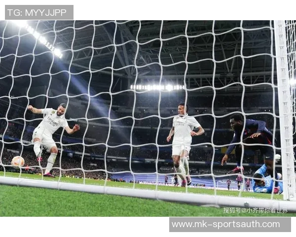 国王杯精彩对决里昂大胜那不勒斯乌龙球成比赛转折点