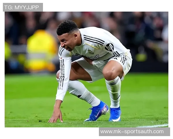 曼联逆转皇马4-3神扑成焦点争议判罚引发热议