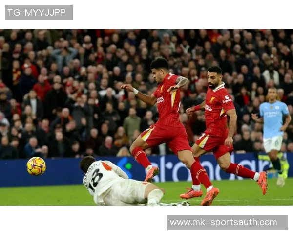 足总杯激战利物浦与多特蒙德战平神扑引发争议判罚全场沸腾 足总杯激战利物浦与多特蒙德战平神扑引发争议判罚全场沸腾