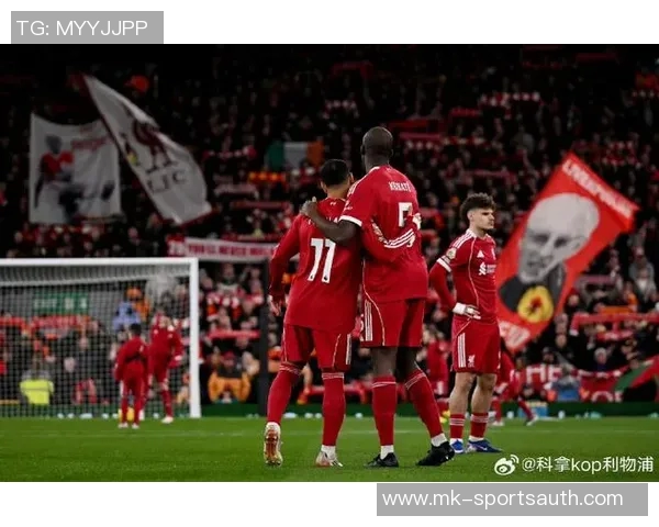 世界杯精彩对决那不勒斯大胜利物浦红牌事件引发热议与转会传闻