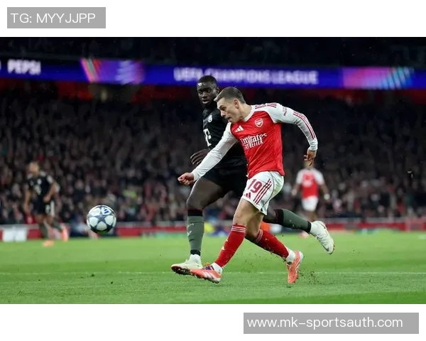 中超联赛精彩对决拜仁狂胜阿森纳上演帽子戏法引发全场沸腾