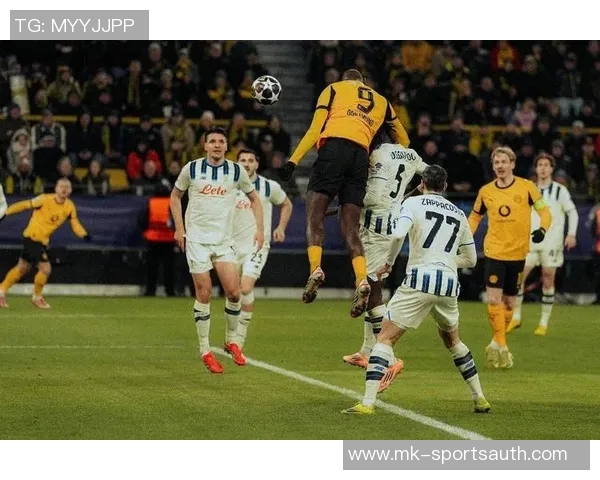 友谊赛精彩回顾：多特蒙德与那不勒斯战成平局神扑引发全场热议