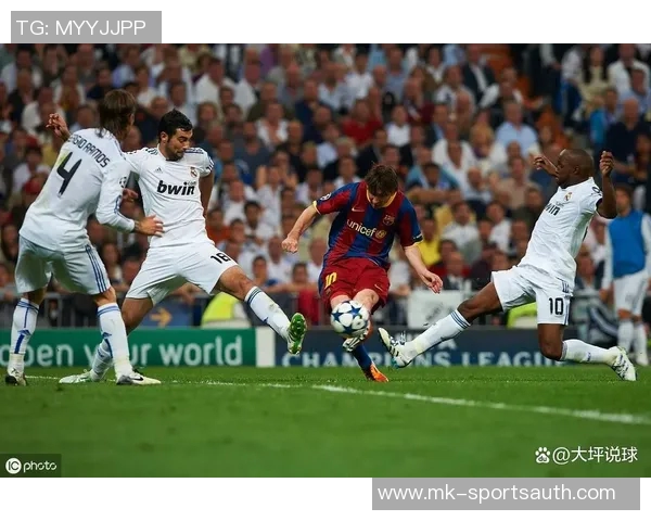 国王杯激战：那不勒斯与曼联战平引发全场热议与焦点分析