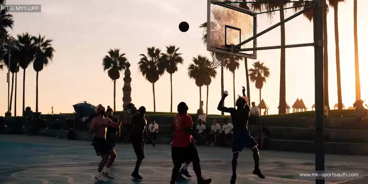 「从球衣到签名纪念品，你的热爱值得专属收藏！🎯点击探索，把偶像带回家！」